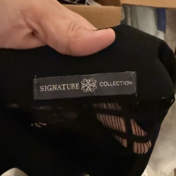 SIGNATURE COLLECTIONS Dress Size PTP 21 Inches - Picture 3 of 3